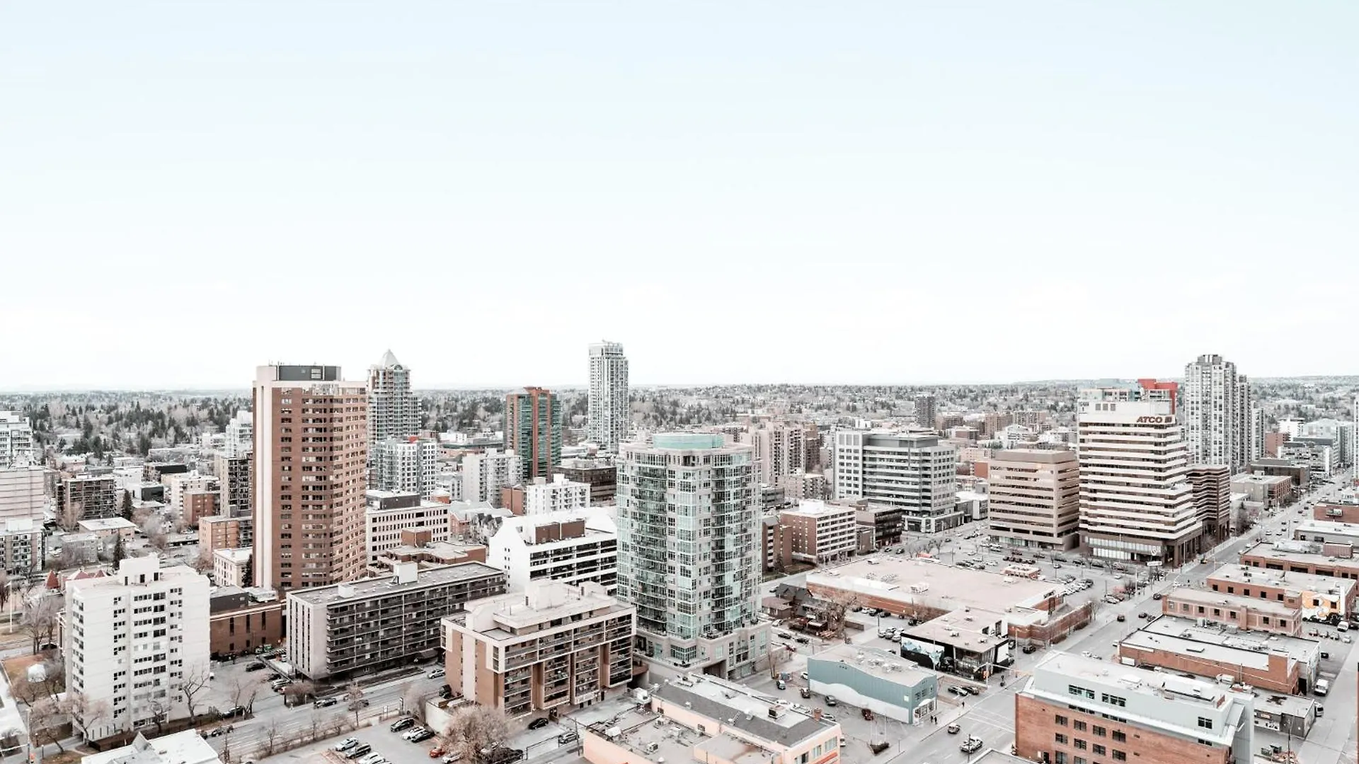 *Sky Palace* With Views, Balcony, & Outdoor Pool Calgary 0*,  Canada